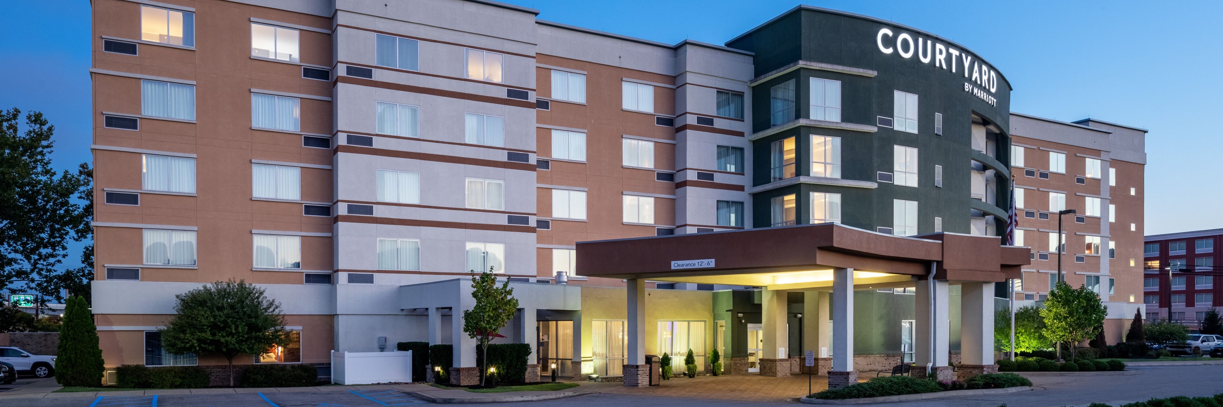 Courtyard by Marriott Charleston Downtown/Civic Center