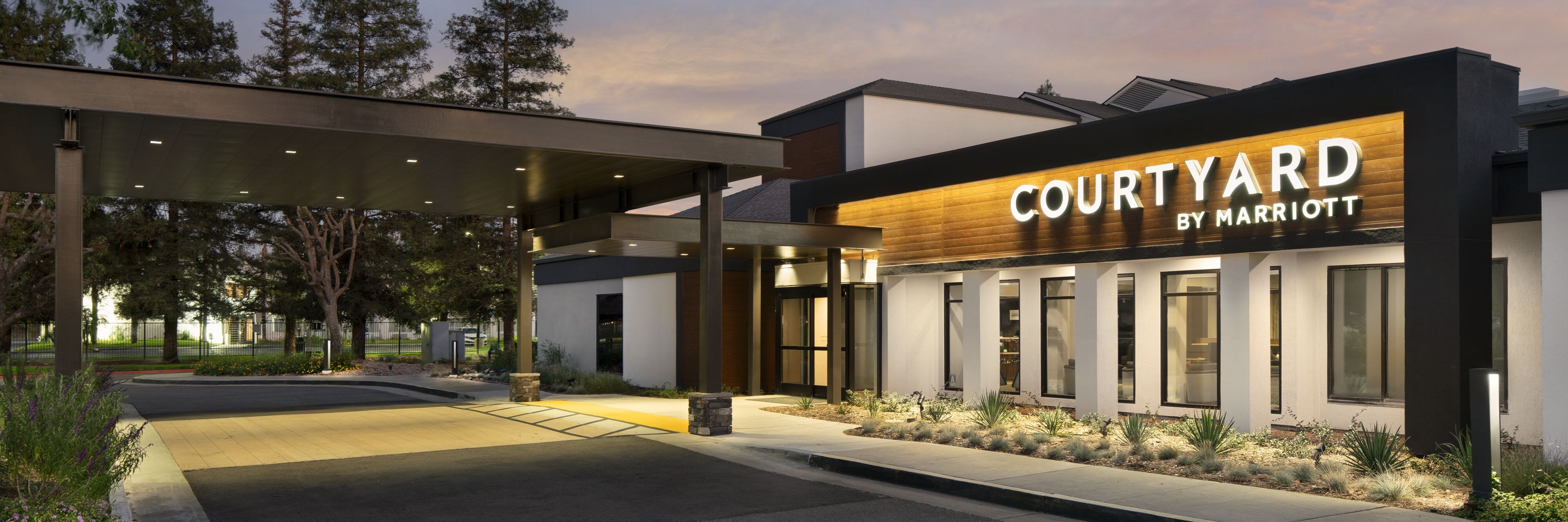 Courtyard by Marriott Bakersfield