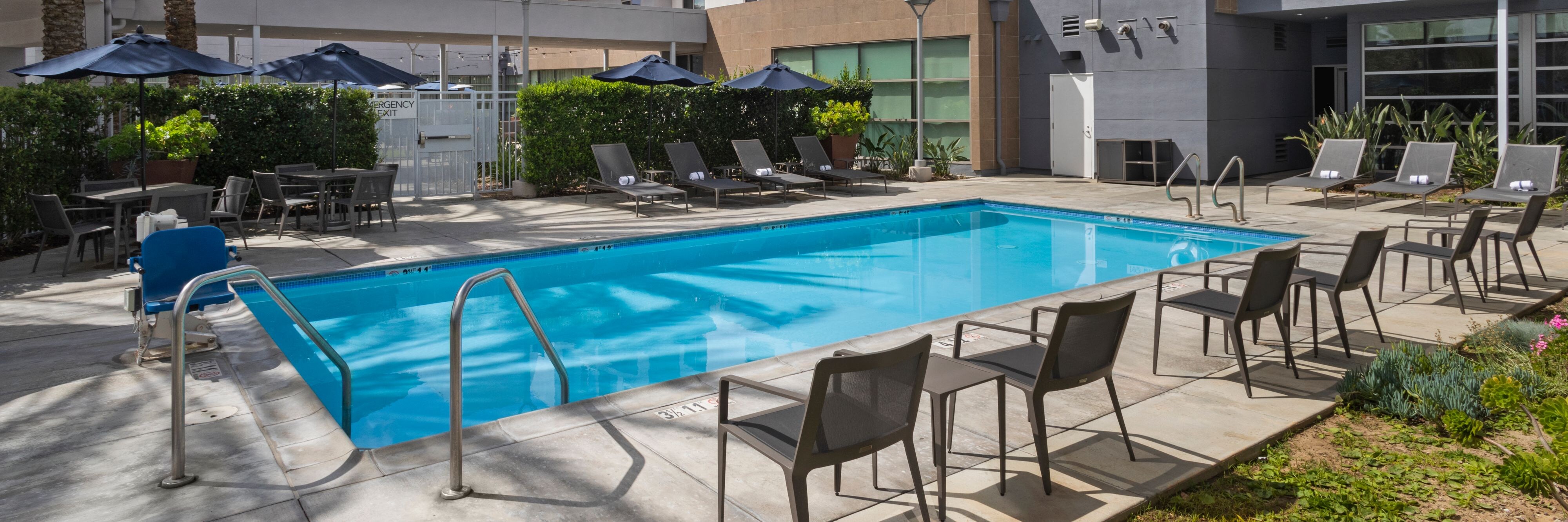 Courtyard by Marriott Long Beach Airport