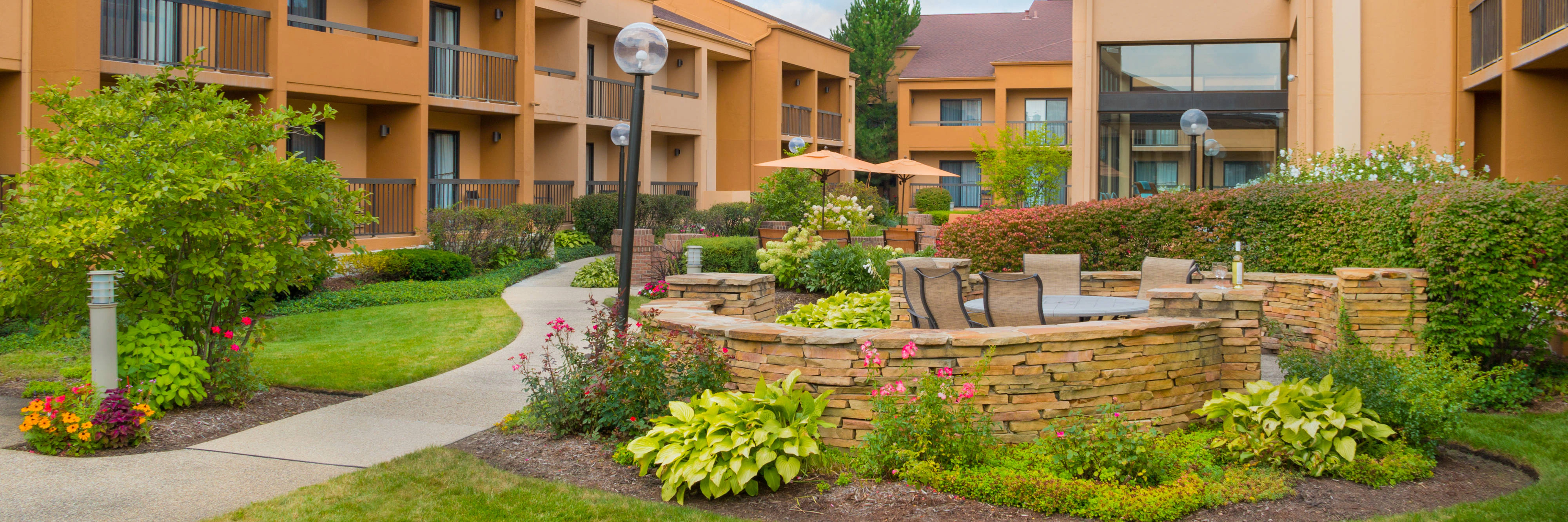 Courtyard by Marriott Chicago Deerfield