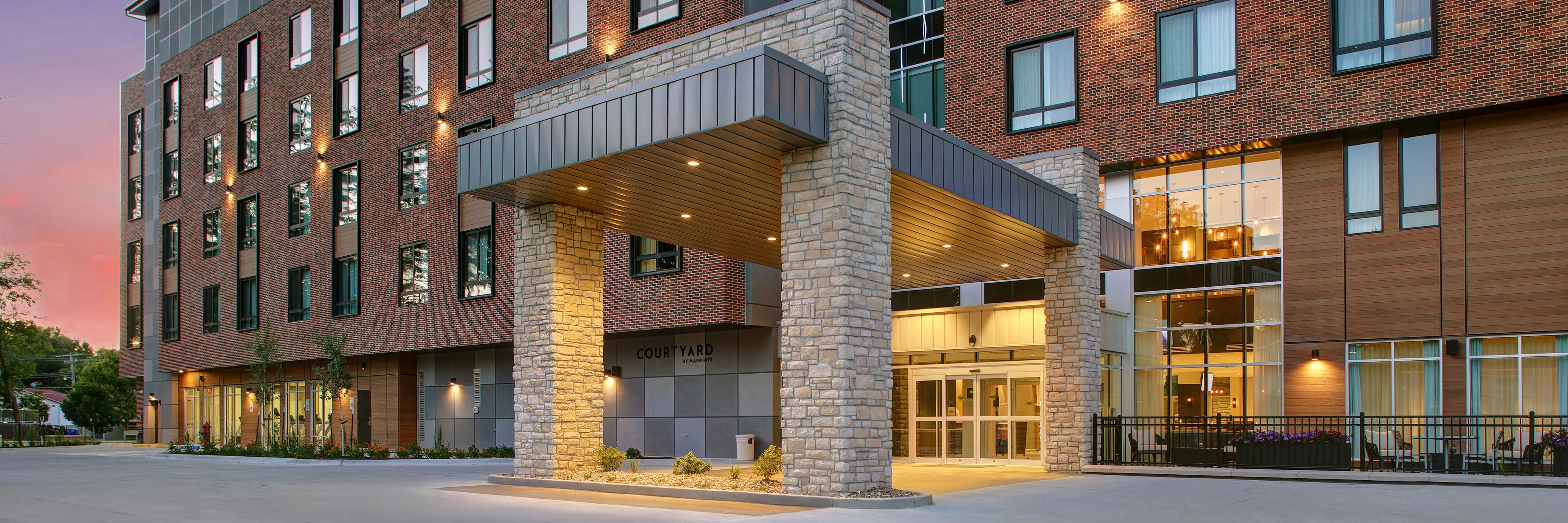 Courtyard by Marriott Iowa City University Heights