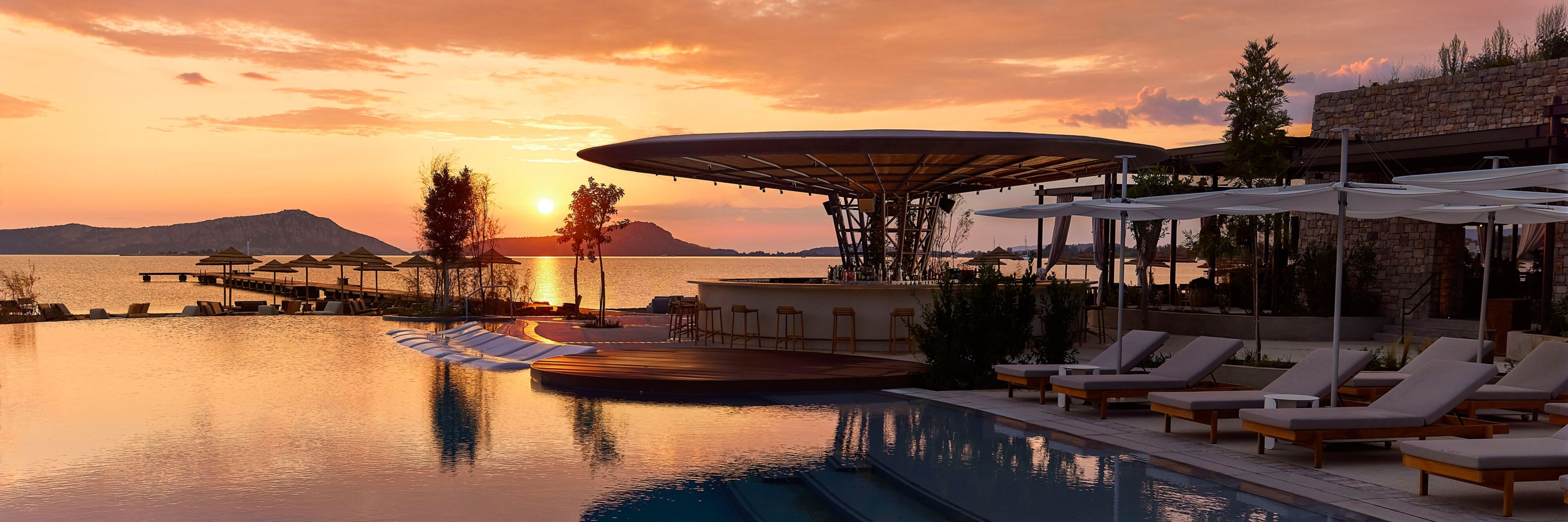 W Costa Navarino