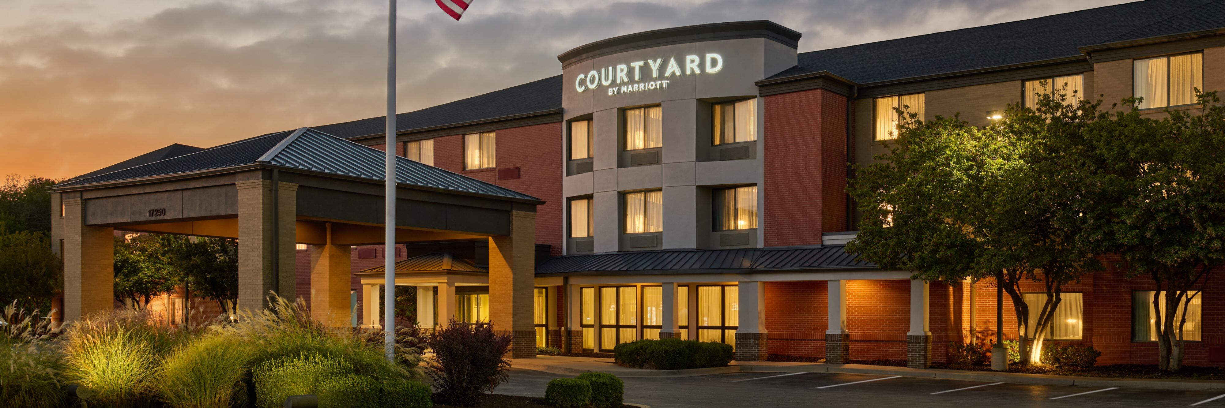 Courtyard by Marriott Kansas City Shawnee