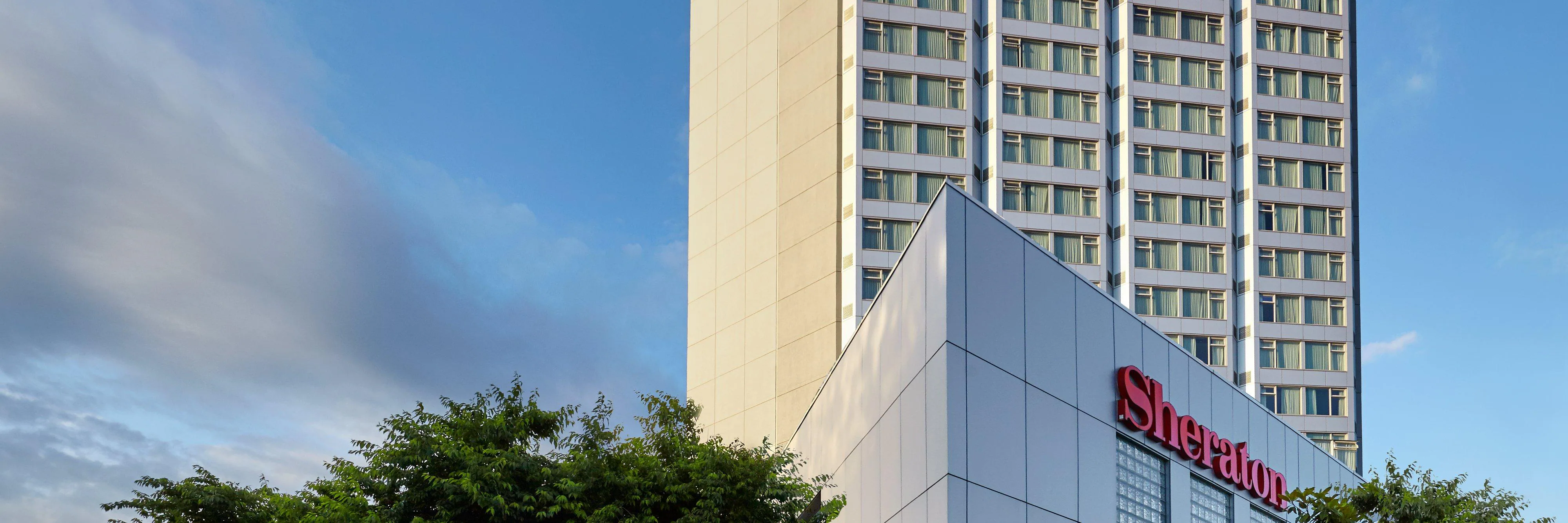 Sheraton Vancouver Guildford Hotel