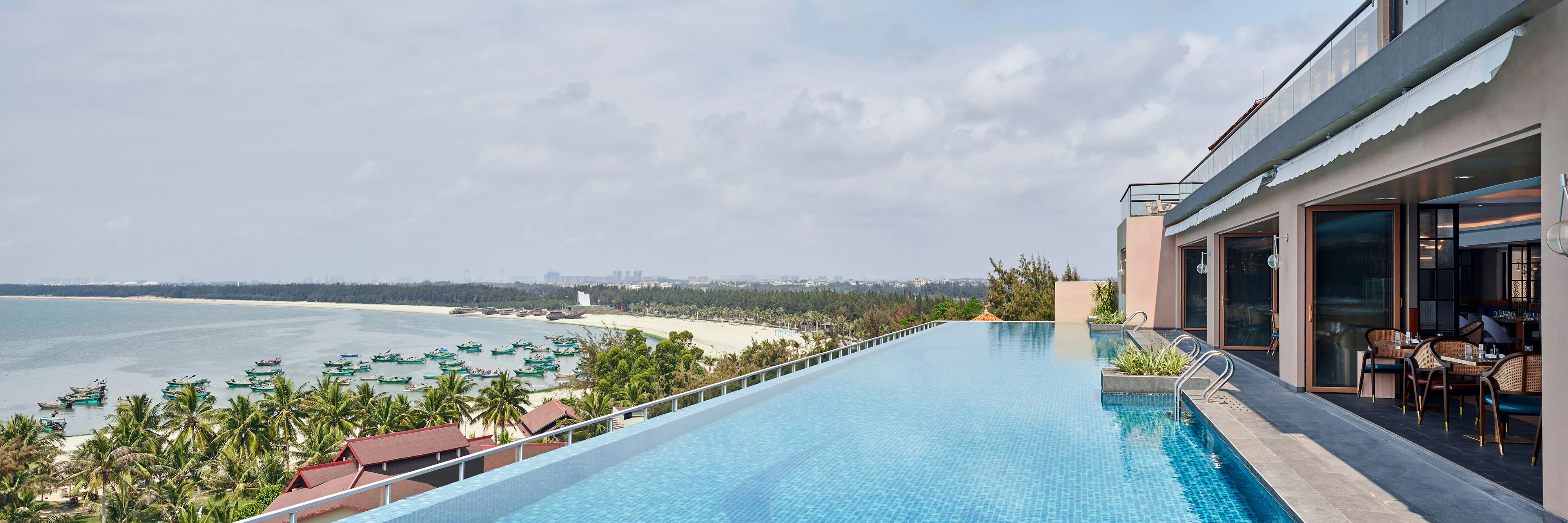 Sheraton Maoming Romantic Beach Resort