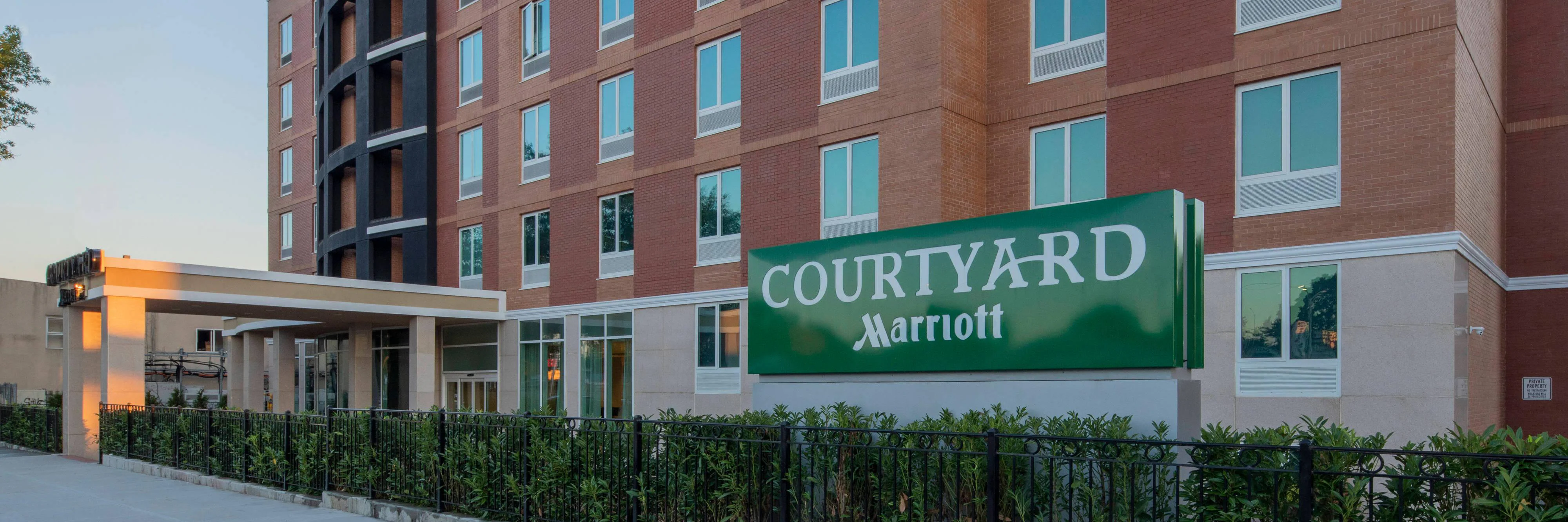 Courtyard by Marriott New York Queens/Fresh Meadows