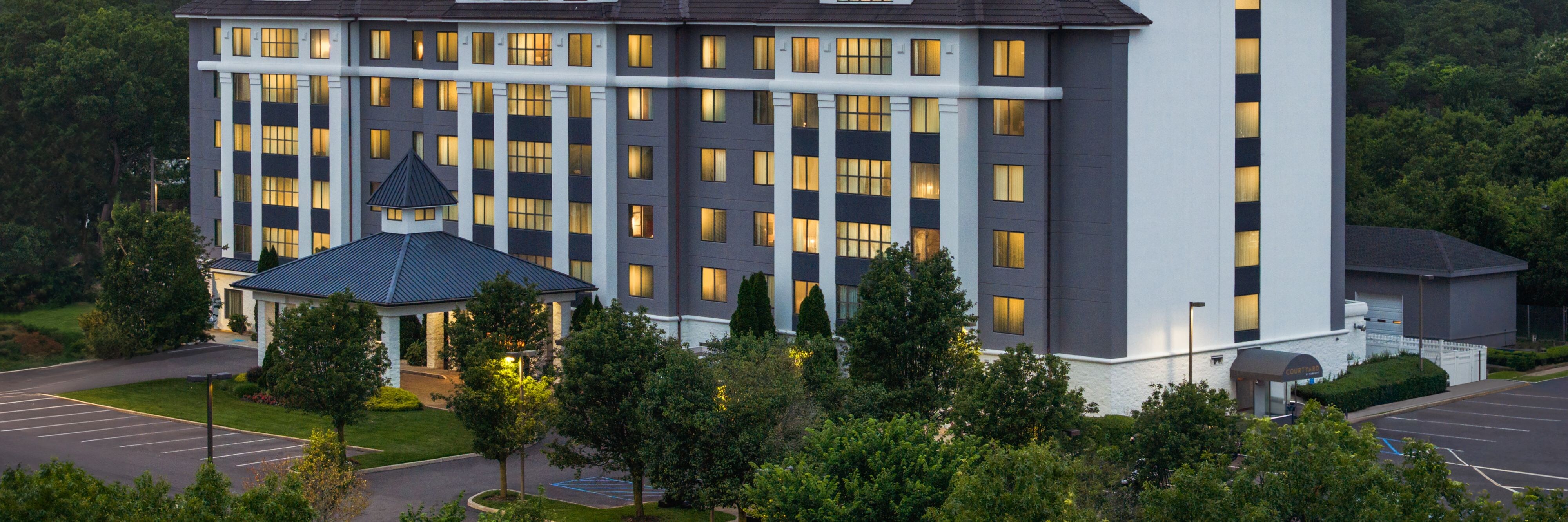 Courtyard by Marriott Long Island MacArthur Airport